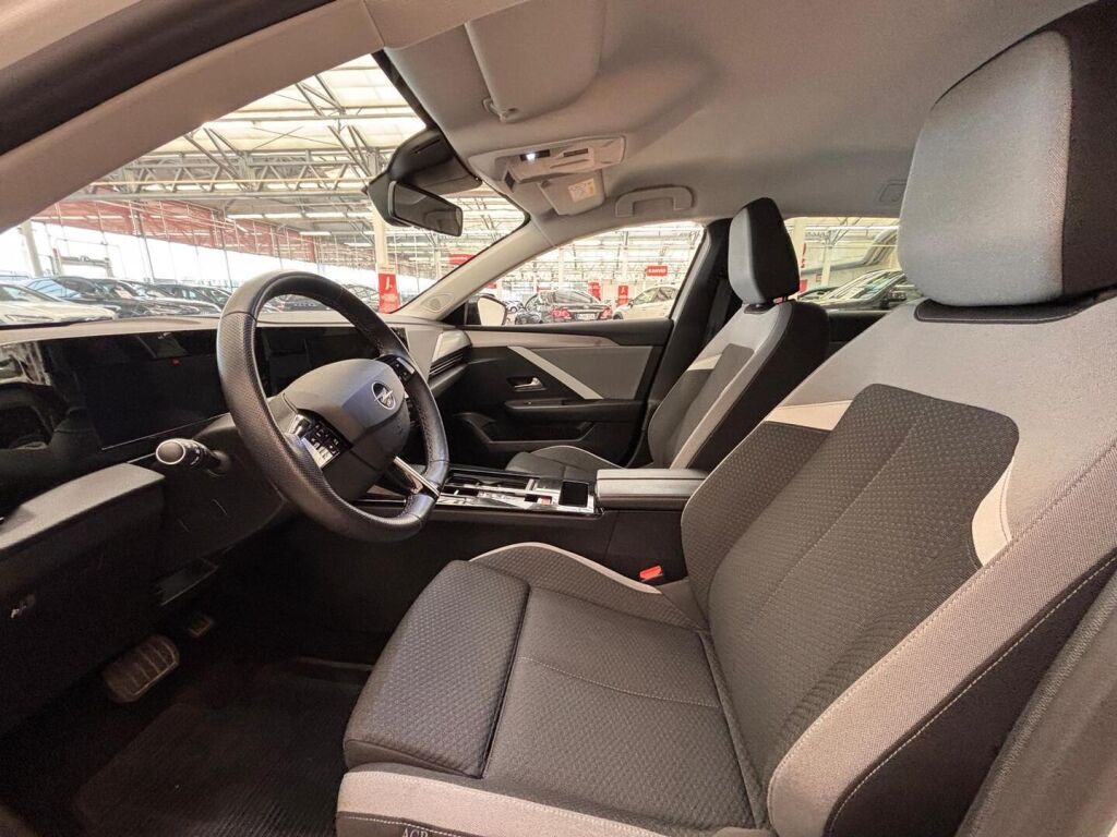 Opel Astra 2024 Valkoinen