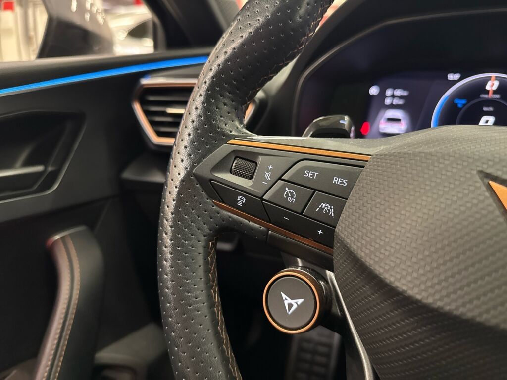 Cupra Leon 2022 Musta