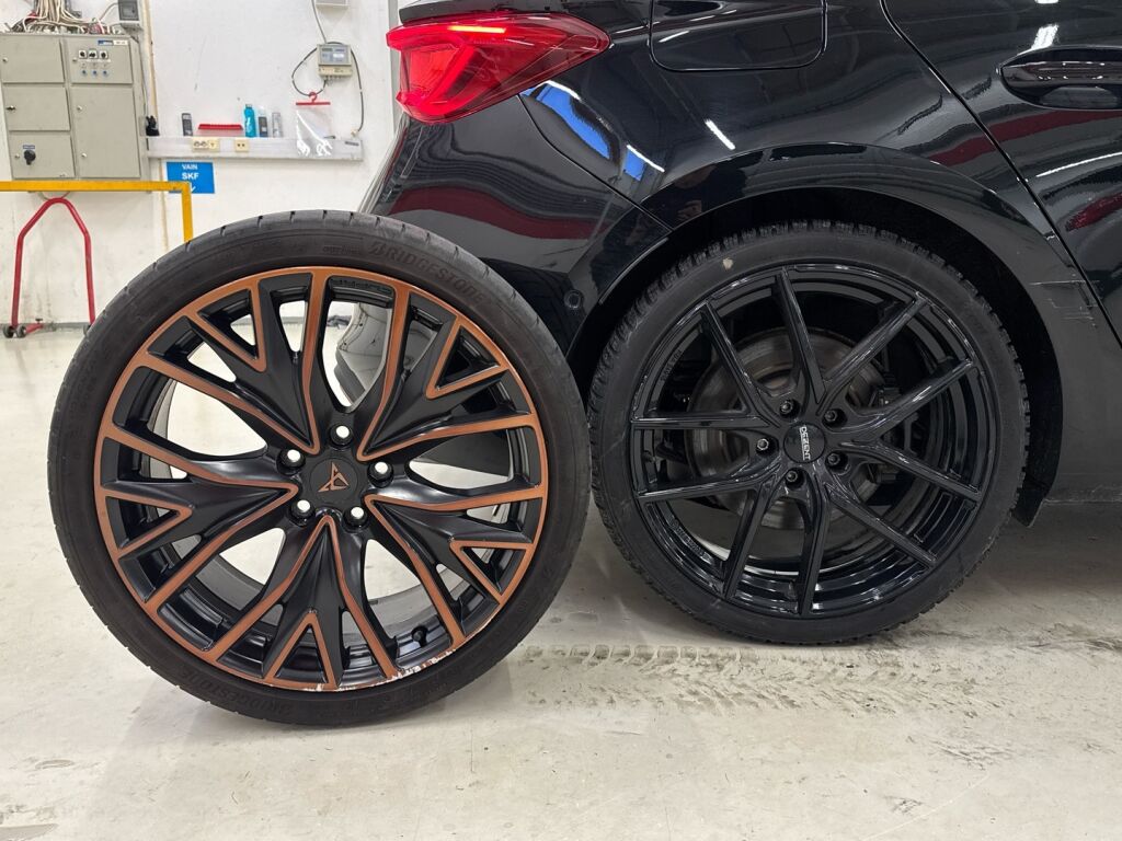 Cupra Leon 2022 Musta