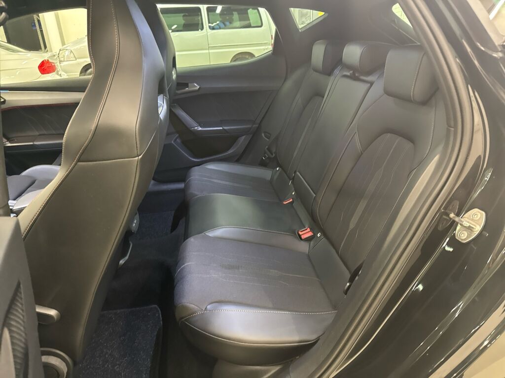 Cupra Leon 2022 Musta