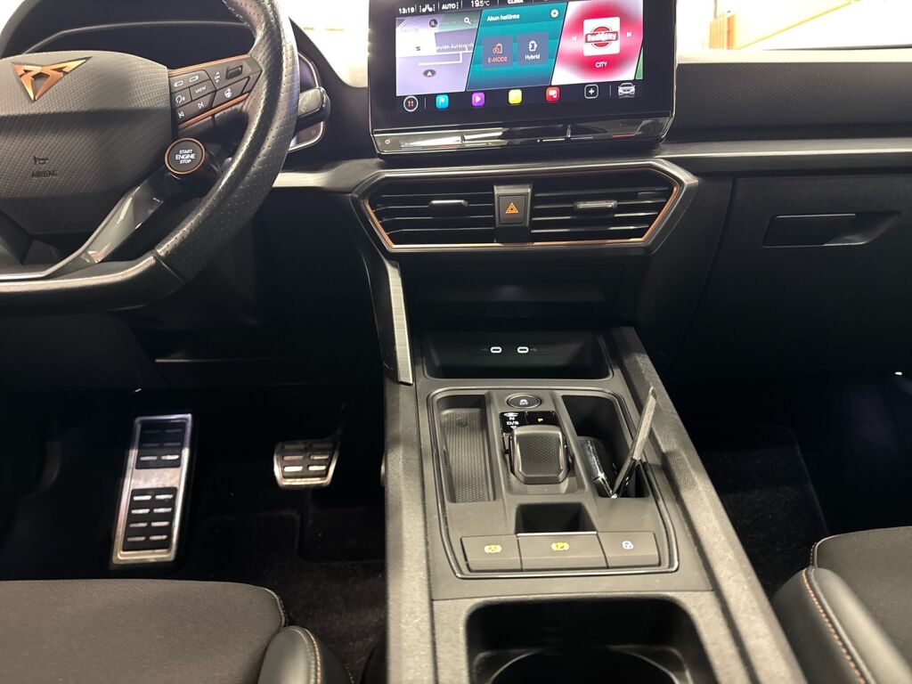 Cupra Leon 2022 Musta