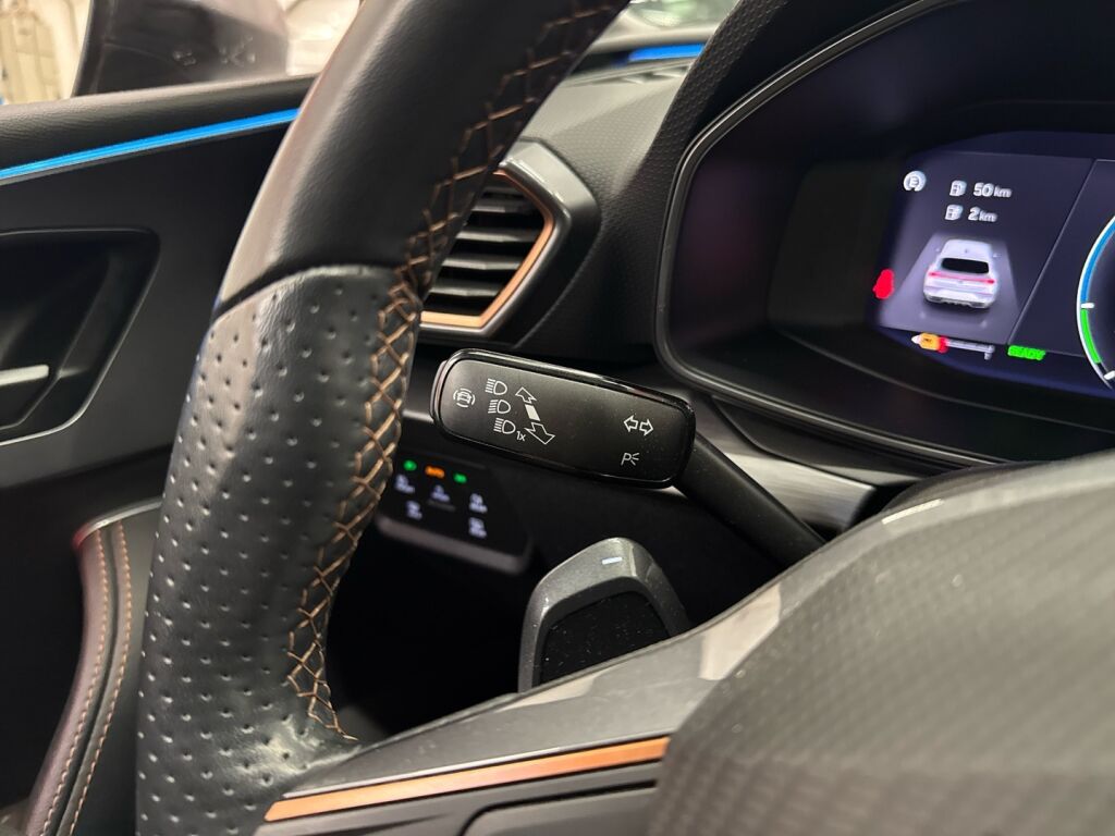 Cupra Leon 2022 Musta