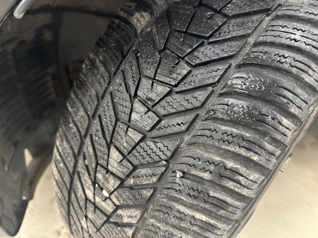 Cupra Leon 2022 Musta