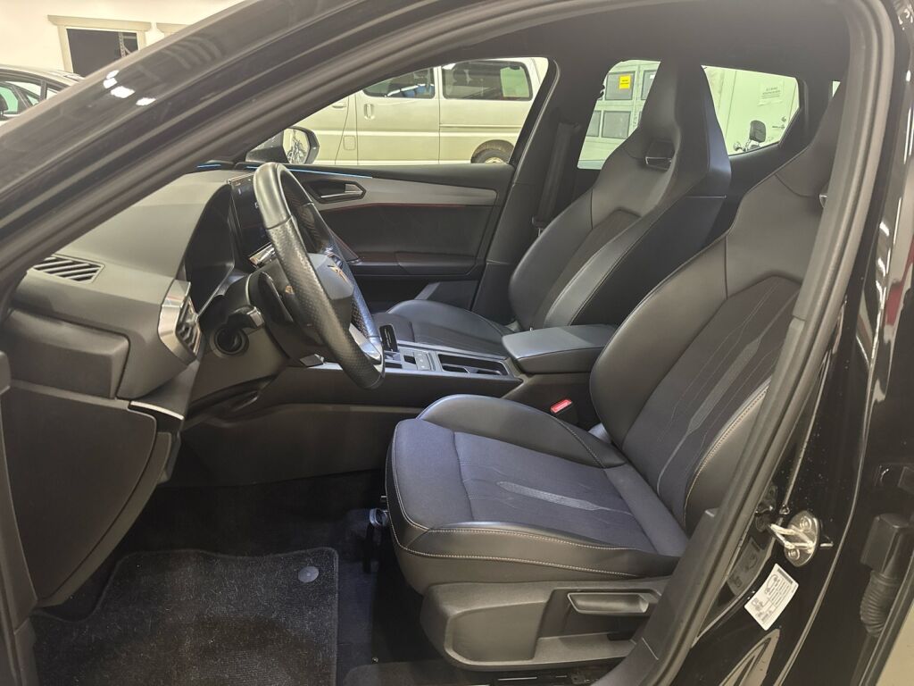 Cupra Leon 2022 Musta