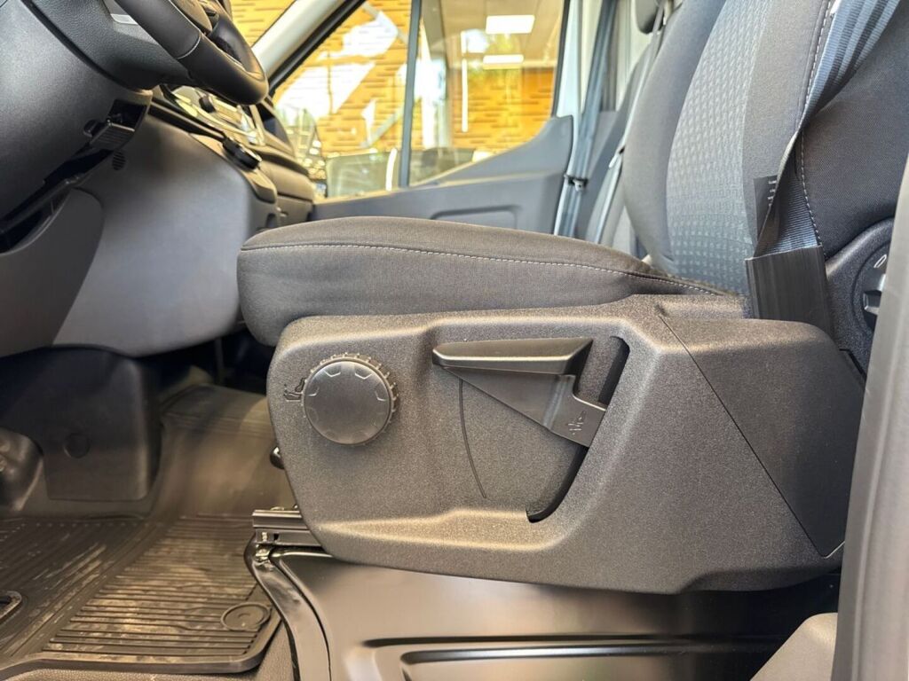 Ford Transit 2026 Frozen White