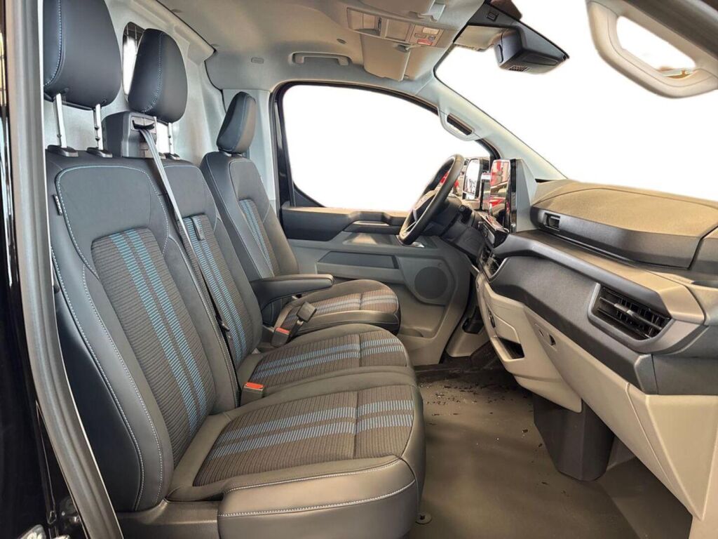 Ford Transit Custom 2026 Agate Black