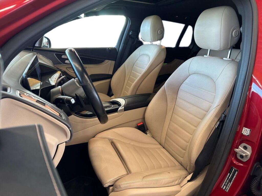 Mercedes-Benz EQC 2021 Punainen