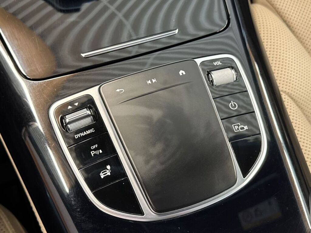 Mercedes-Benz EQC 2021 Punainen