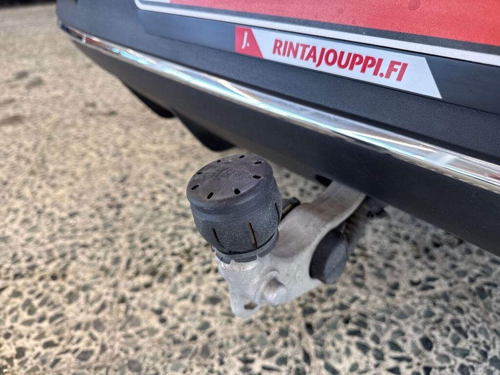 Mercedes-Benz EQC 2021 Punainen