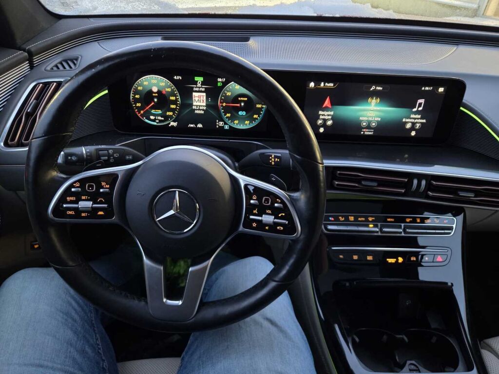 Mercedes-Benz EQC 2021 Punainen