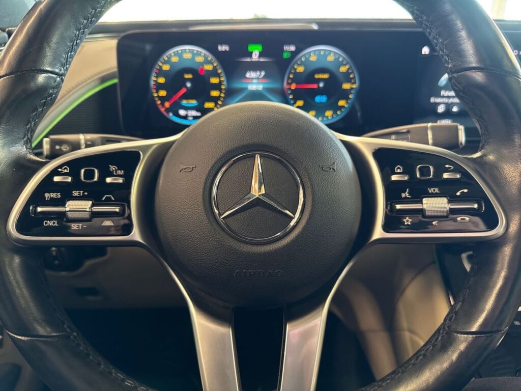 Mercedes-Benz EQC 2021 Punainen