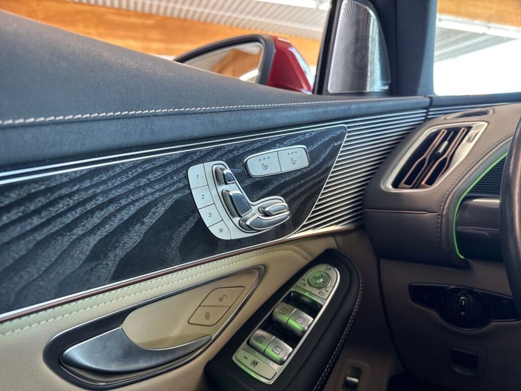 Mercedes-Benz EQC 2021 Punainen