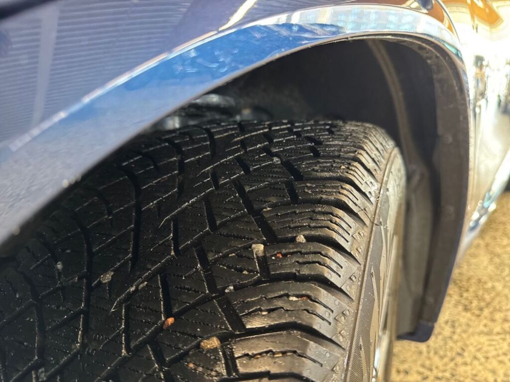 BMW iX3 2023 Sininen