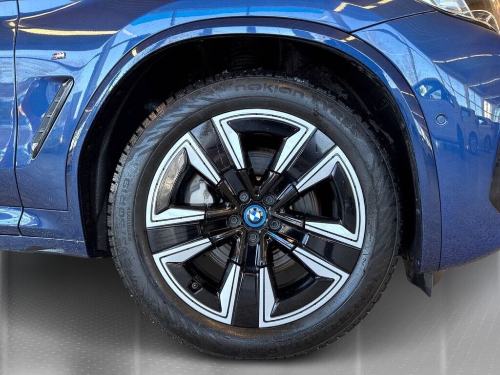 BMW iX3 2023 Sininen