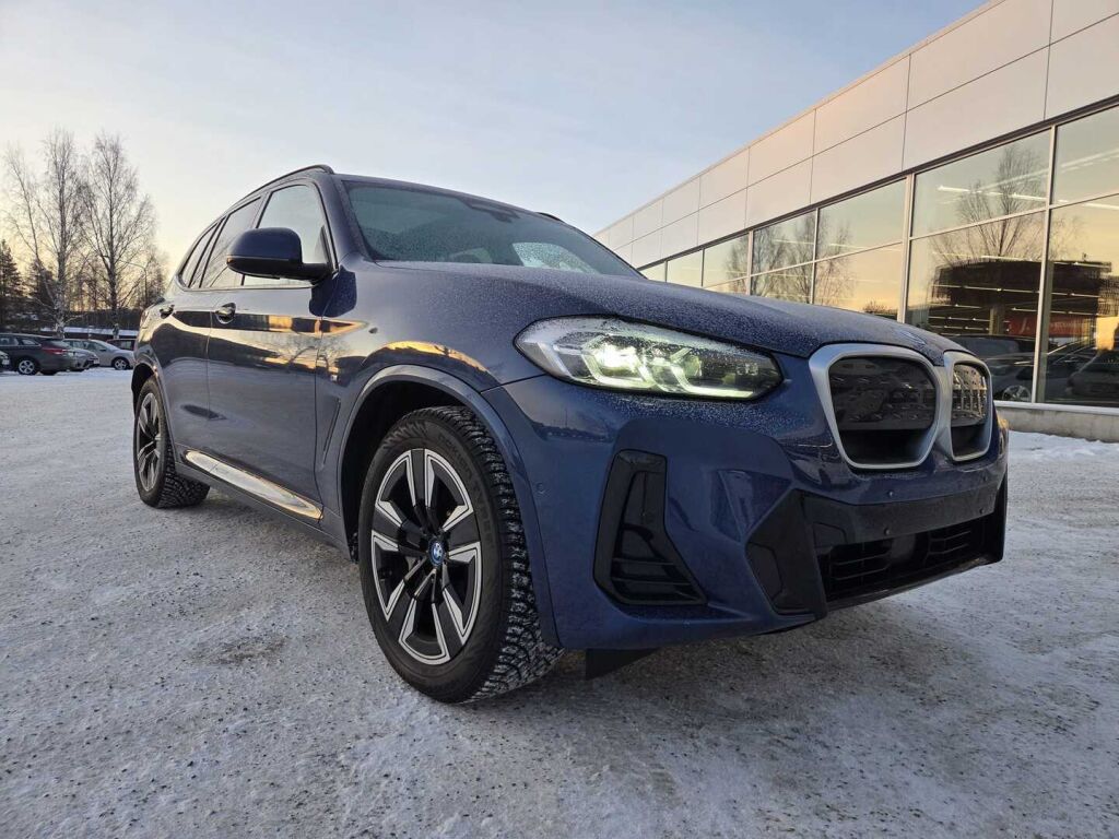 BMW iX3 2023 Sininen