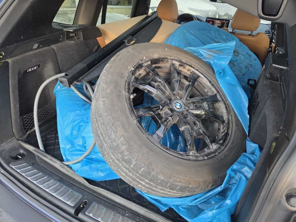 BMW iX3 2023 Sininen