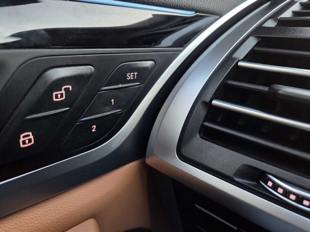 BMW iX3 2023 Sininen