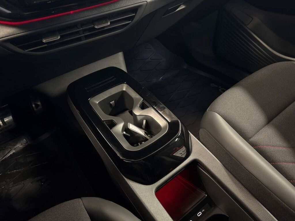 Volkswagen ID.4 2023 Musta