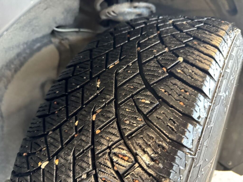 Volkswagen ID.4 2023 Musta