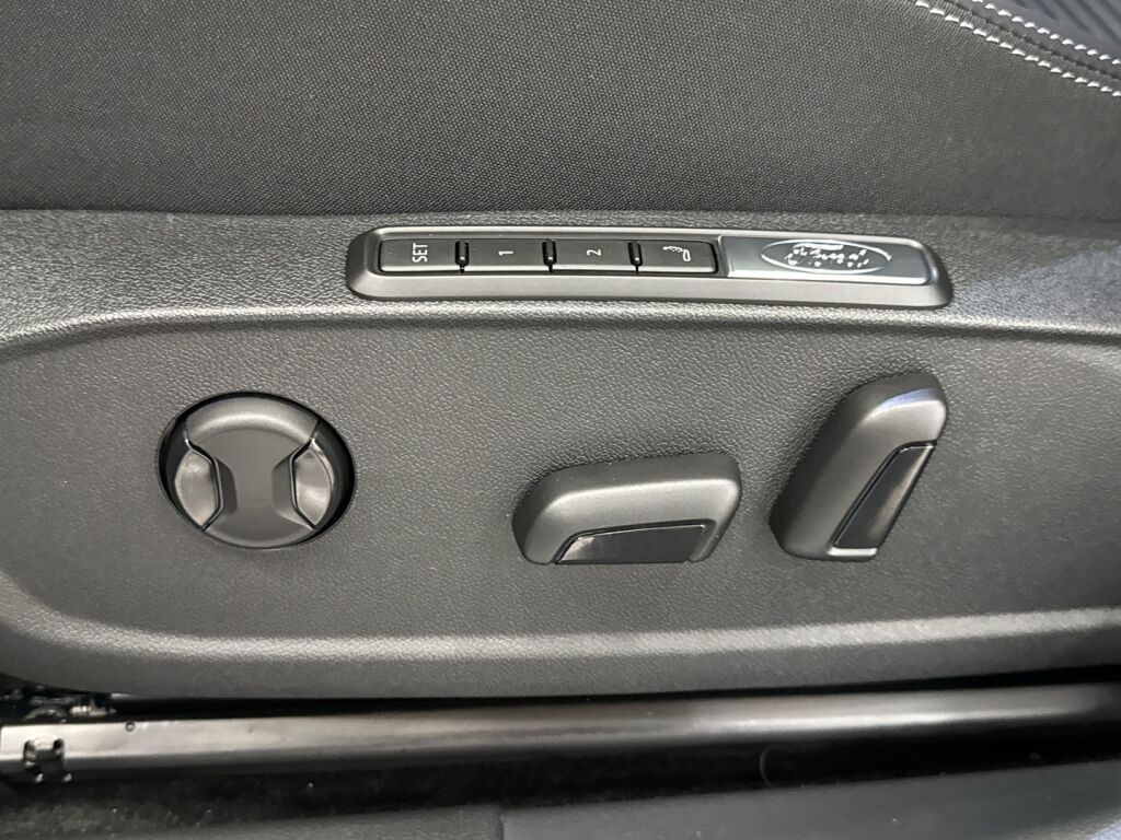 Ford Capri 2026 Sininen