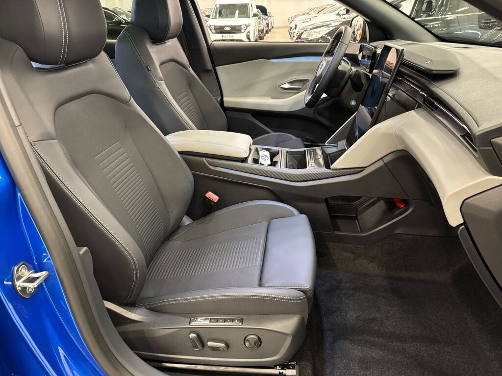 Ford Capri 2026 Sininen