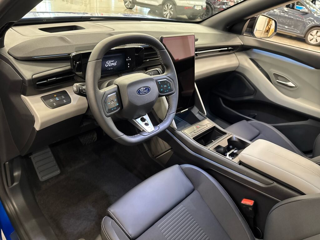 Ford Capri 2026 Sininen