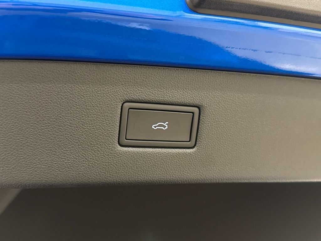 Ford Capri 2026 Sininen