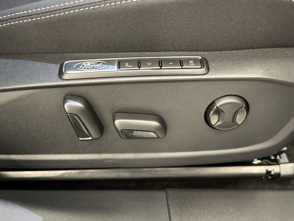 Ford Capri 2026 Sininen