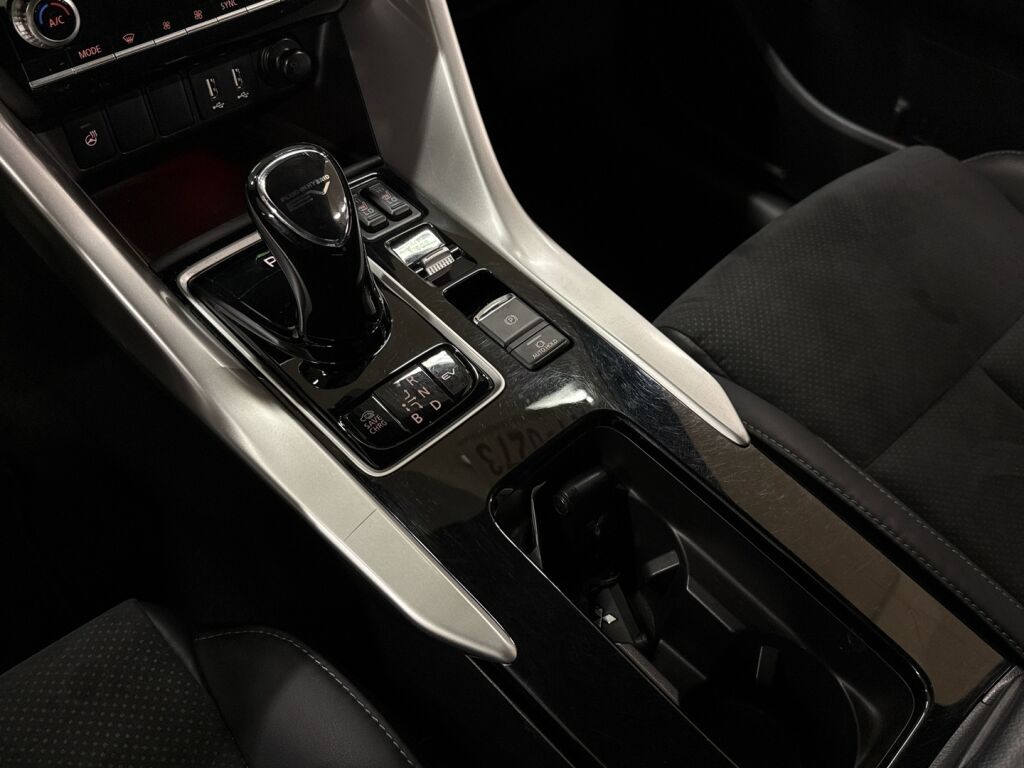 Mitsubishi Eclipse Cross 2022 Musta