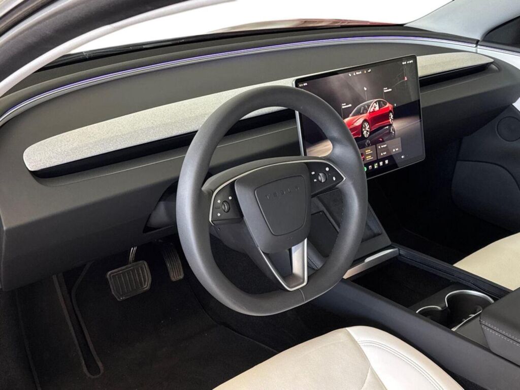 Tesla Model 3 2024 Punainen