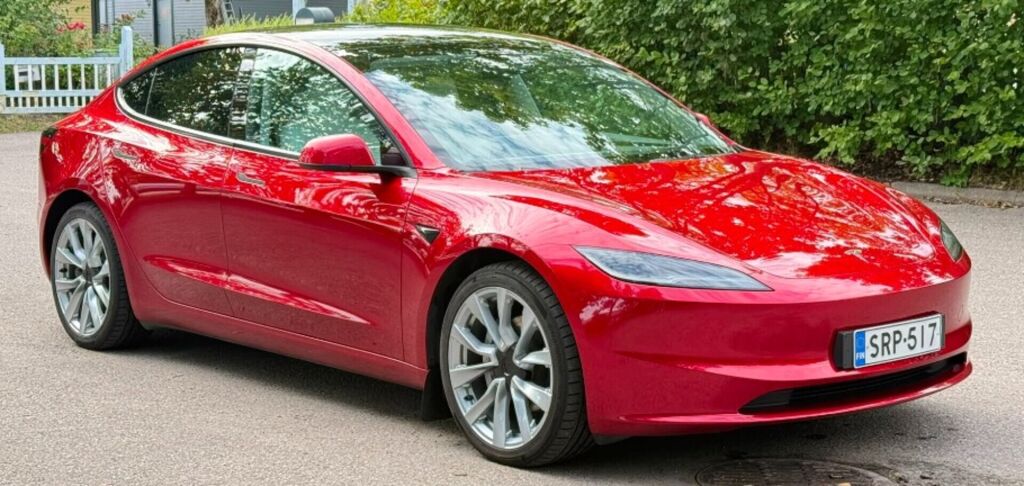 Tesla Model 3 2024 Punainen