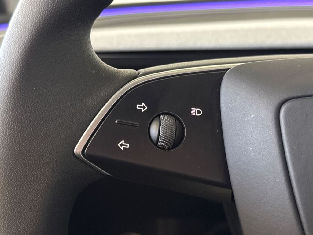 Tesla Model 3 2024 Punainen