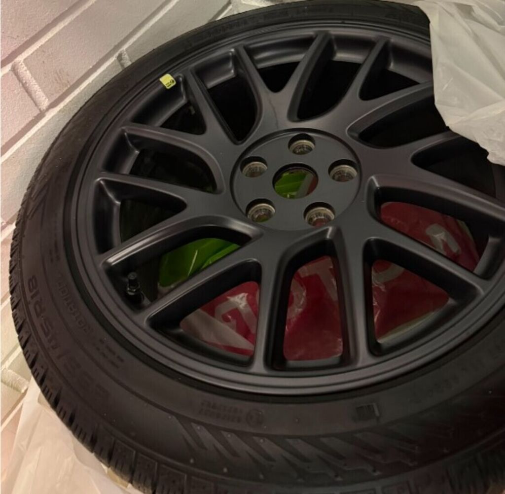 Tesla Model 3 2024 Punainen