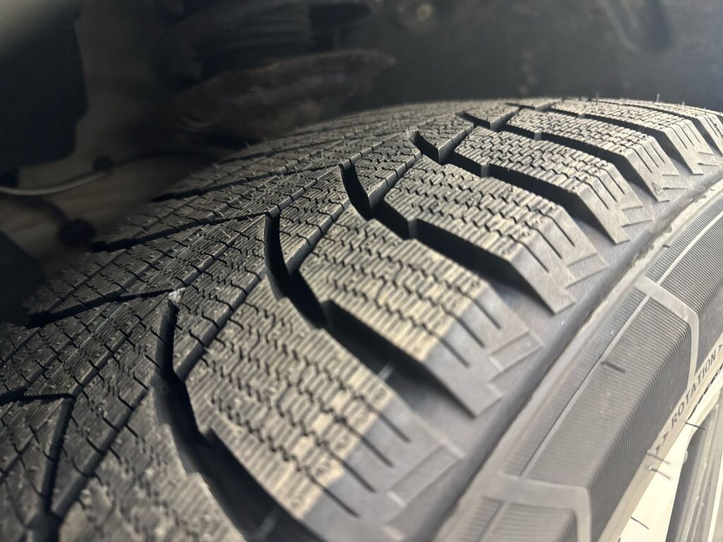 Volkswagen ID.4 2021 Harmaa