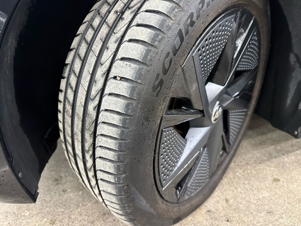 Skoda Enyaq 2023 Musta