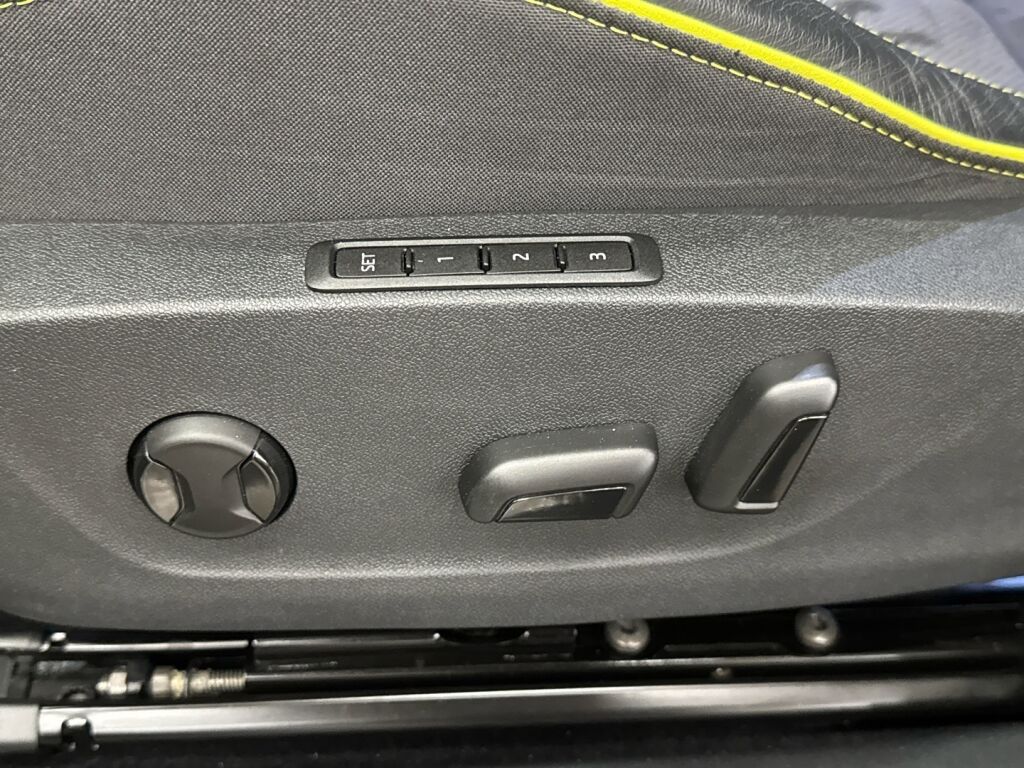 Skoda Enyaq 2023 Musta