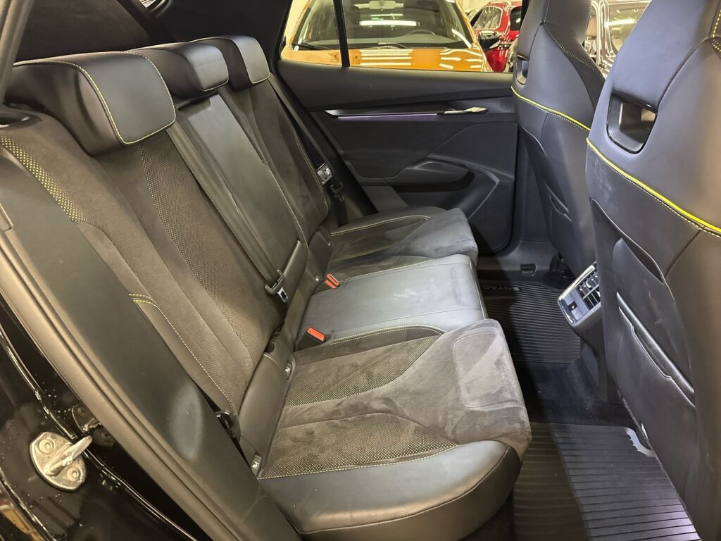 Skoda Enyaq 2023 Musta