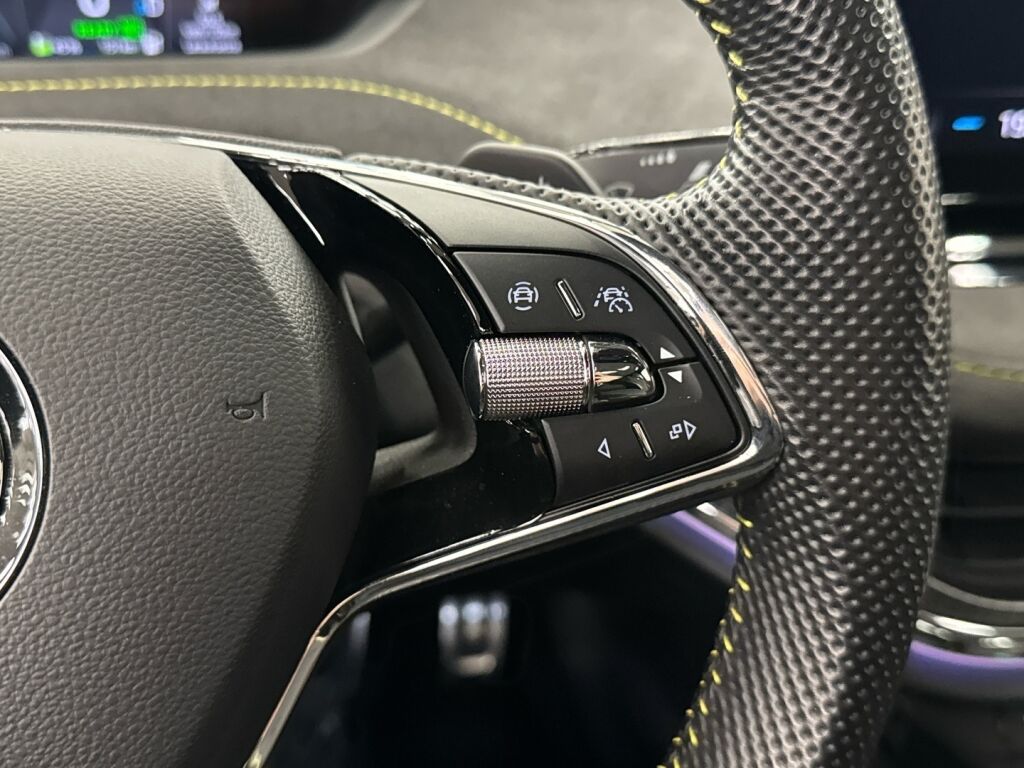 Skoda Enyaq 2023 Musta