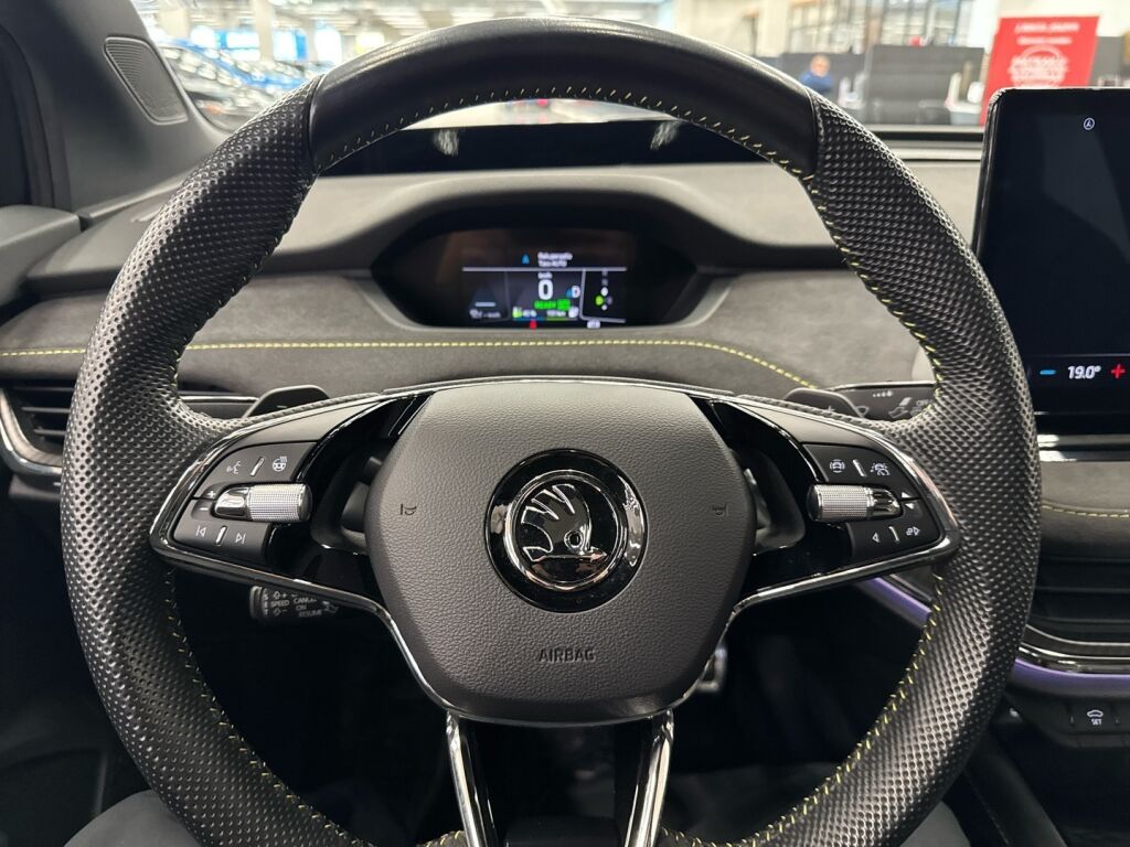 Skoda Enyaq 2023 Musta