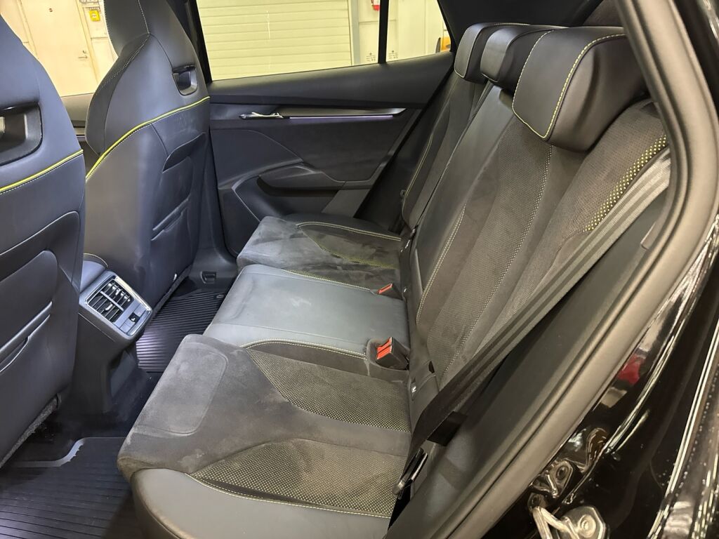 Skoda Enyaq 2023 Musta