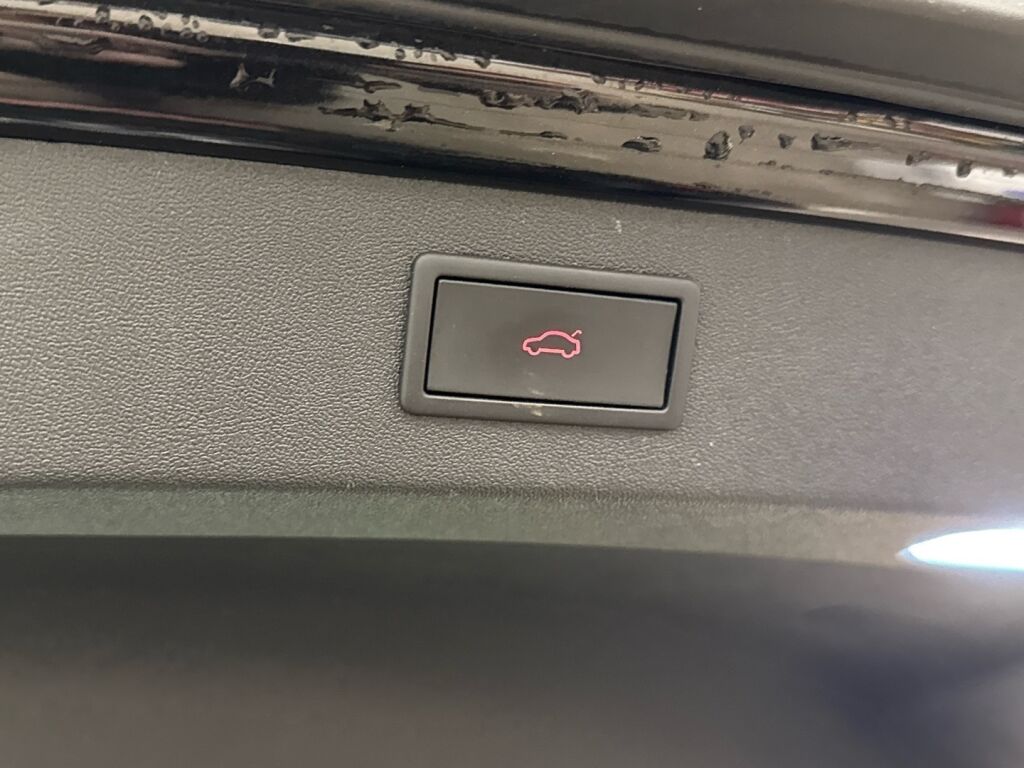 Skoda Enyaq 2023 Musta