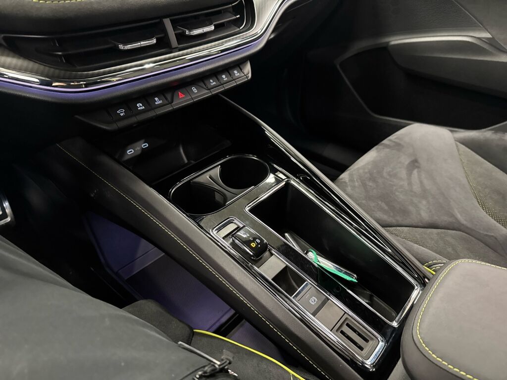 Skoda Enyaq 2023 Musta