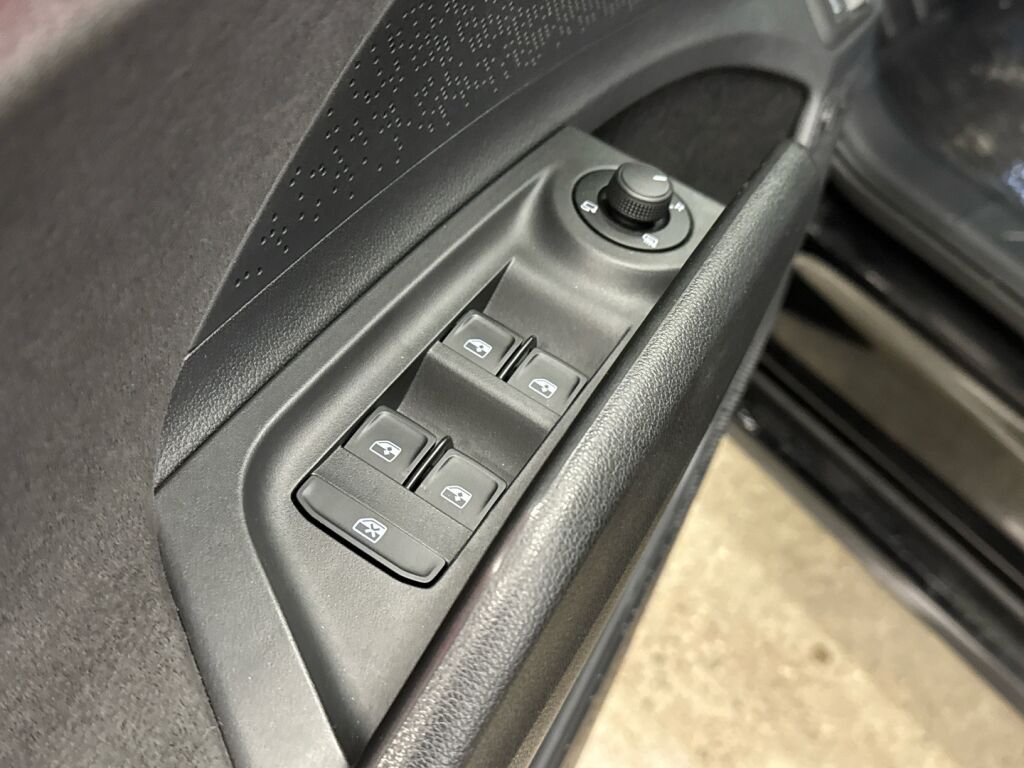 Skoda Enyaq 2023 Musta