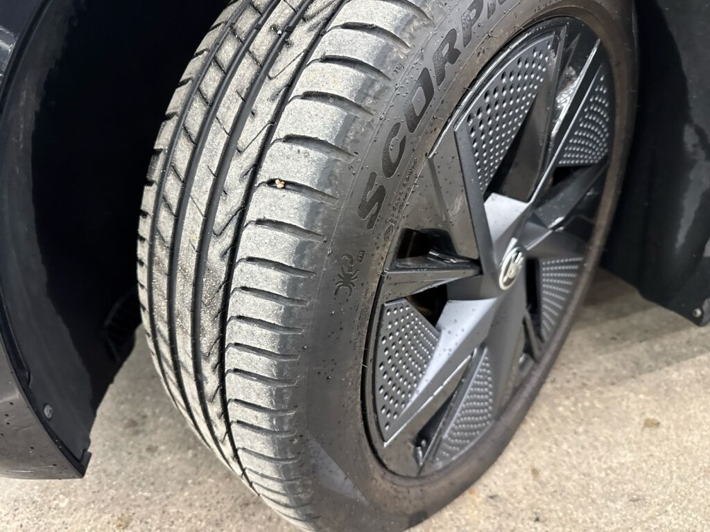 Skoda Enyaq 2023 Musta