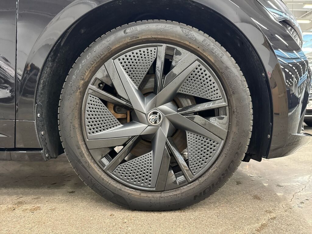 Skoda Enyaq 2023 Musta