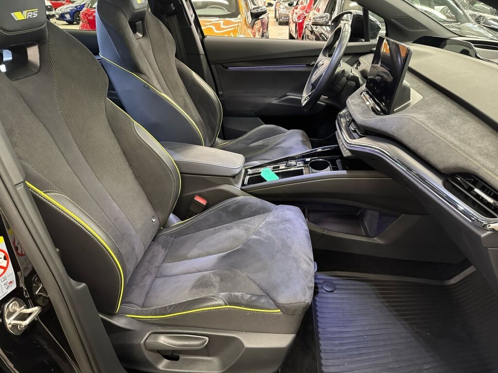 Skoda Enyaq 2023 Musta