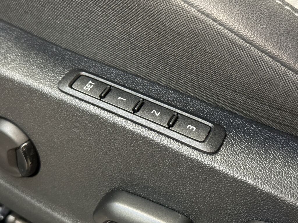 Skoda Enyaq 2022 Arctic Silver Metallic