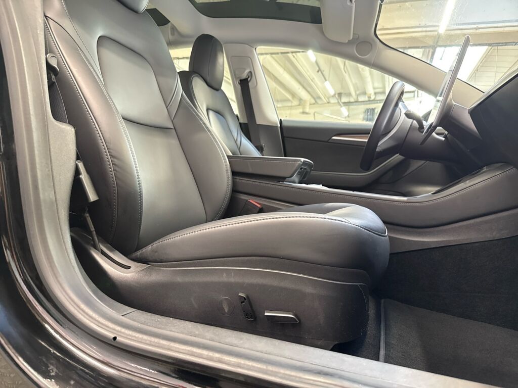 Tesla Model 3 2022 Musta