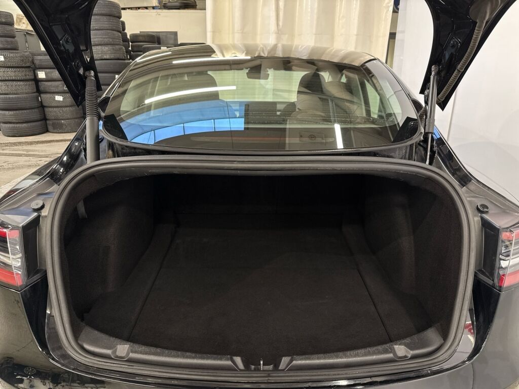 Tesla Model 3 2022 Musta