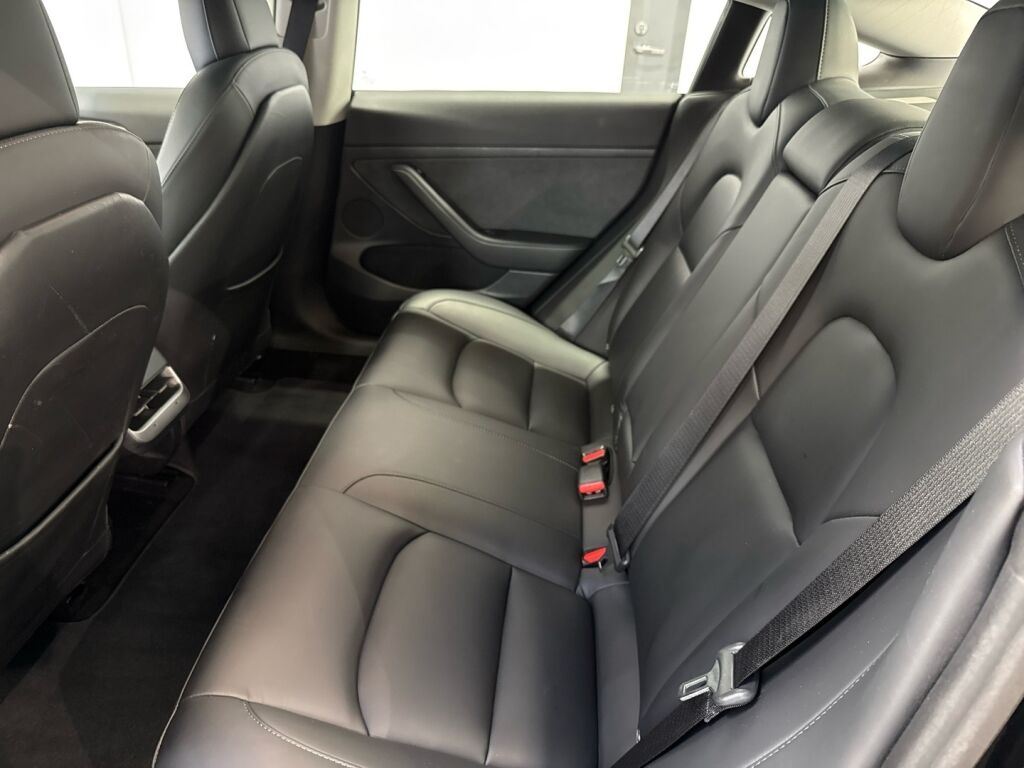 Tesla Model 3 2022 Musta